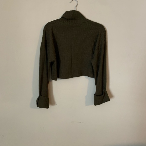 Size S cropped cowl turtleneck cropped sweater - Picture 3 of 3